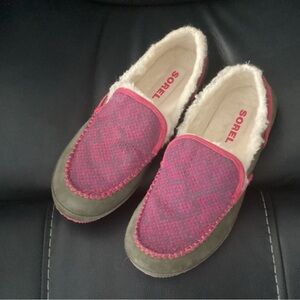 Sorel Women's Fuchsia and Olive Slippers